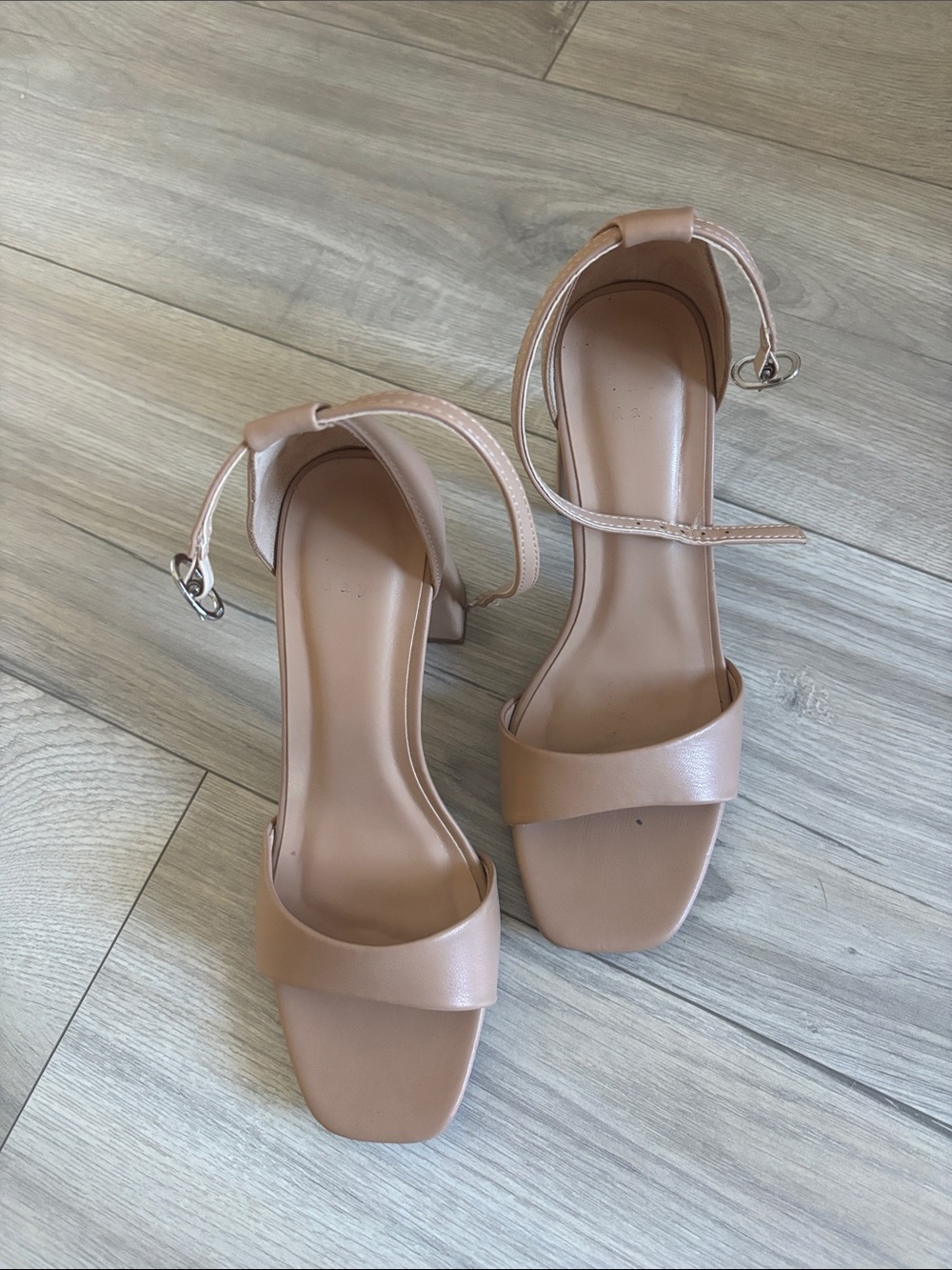 Women’s Ankle-Strap Block Heel Sandals in Nude